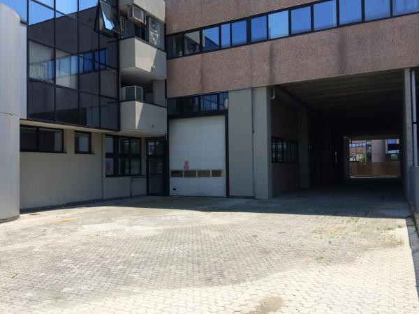 Assago Zona Milano Sud Ovest - Via Idiomi 1/44 - 520mq