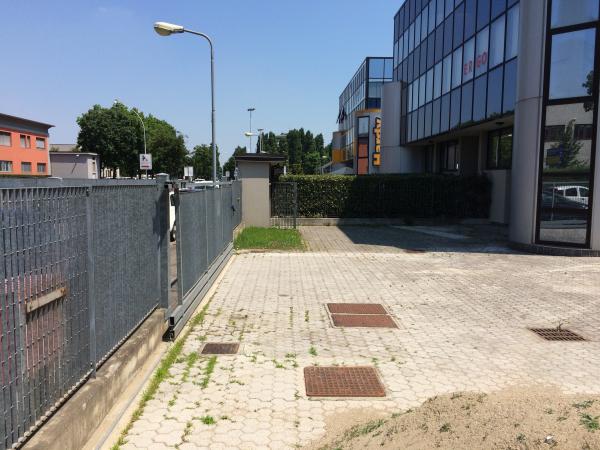 Assago Zona Milano Sud Ovest - Via Idiomi 1/44 - 520mq